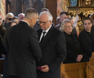 Karol Nawrocki podszedł do ojca Łukasza Litewki. Poruszający moment