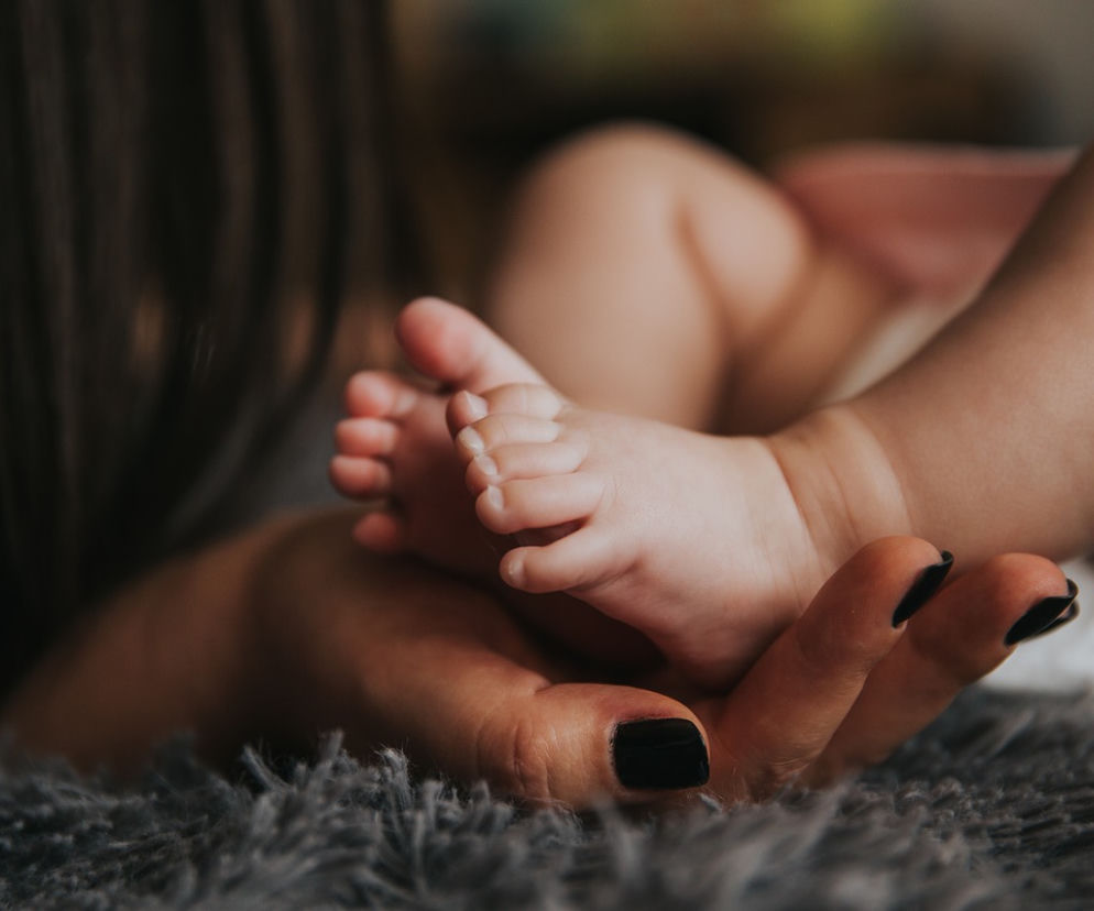 Ma żonę, dziecko i mnóstwo obaw. Łódzka aktywistka opowiada o macierzyństwie osoby transpłciowej