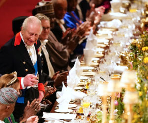 Wszyscy mówią o księżnej Kate. Na głowie ma tiarę Diany, w uszach kolczyki zmarłej królowej