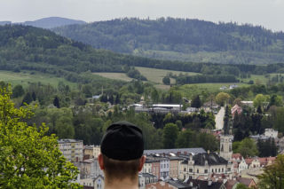 Ukryty punkt widokowy w dolnośląskim uzdrowisku. Znasz to miejsce z krzyżami?