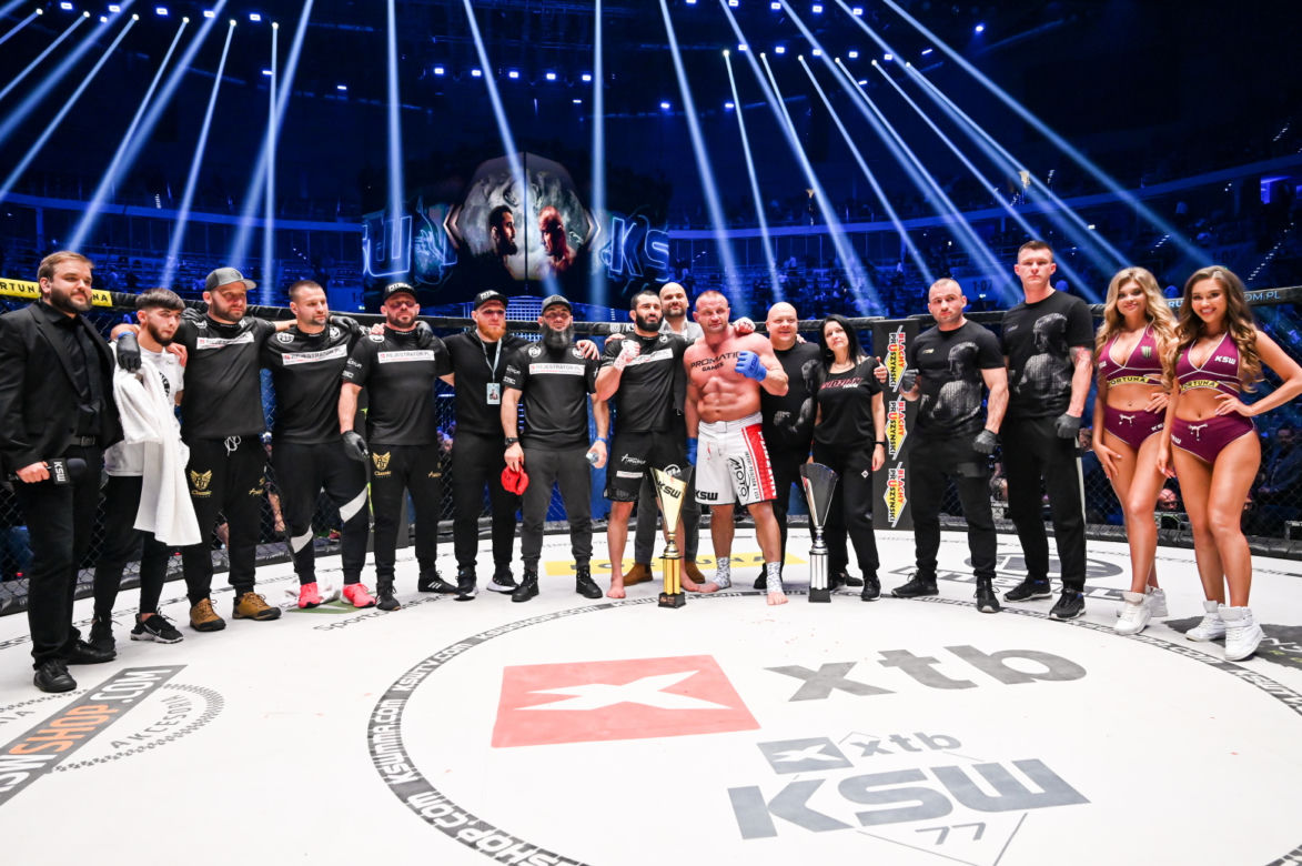 Mamed Khalidov rozbił Mariusza Pudzianowskiego na KSW 77 