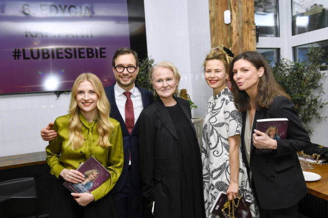 Sadowska w brązie, Richardson w czerwieni, Kumorek z dredami. Co za stylizacje!