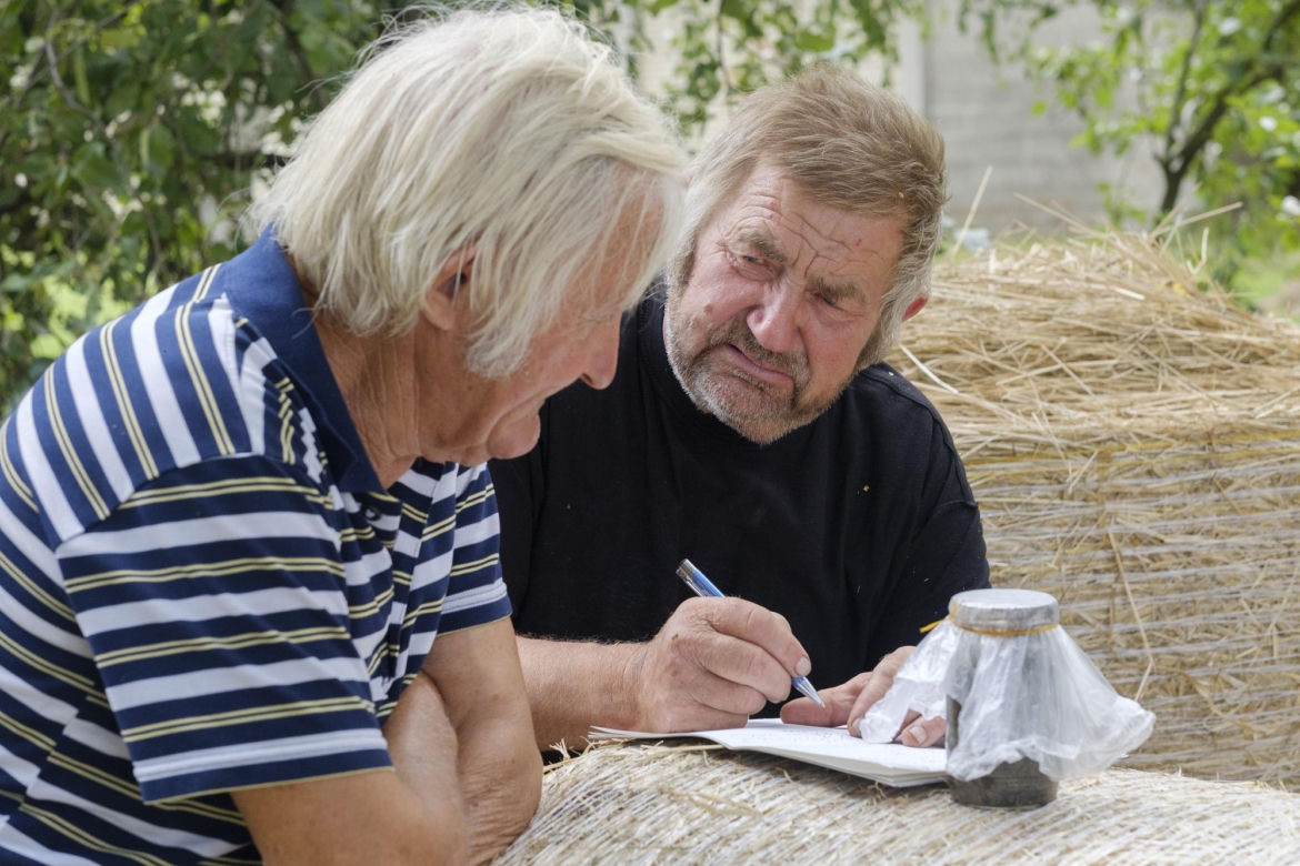 Rolnicy. Podlasie. Gienek czyta list od fanki. Odcinek 36. Sezon V
