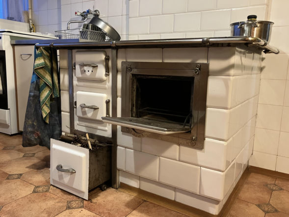 Tradycyjna kuchnia kaflowa - czy można w niej palić?