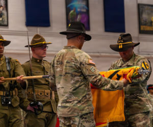 Uroczyste przeniesienia flagi w Fort Hood