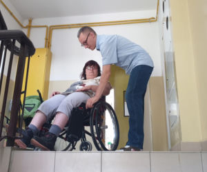 Biskupiec. Te schody to nasza tortura