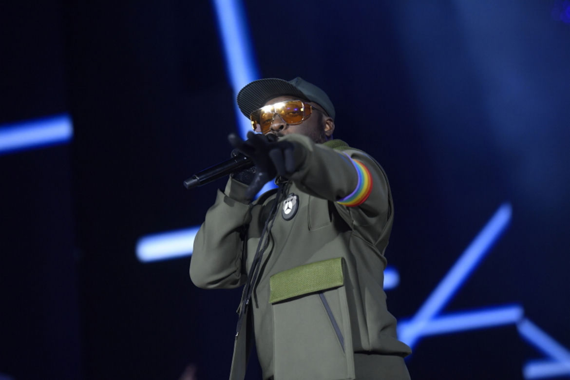 Black Eyed Peas z tęczowymi opaskami na scenie Sylwestra Marzeń. Ważny gest 