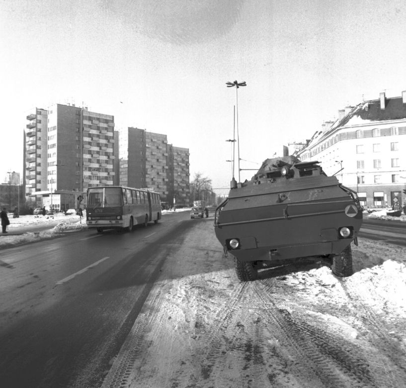 Dziś rocznica stanu wojennego. Tak wyglądała Warszawa 41 lat temu