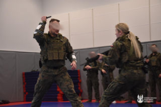 Nowi instruktorzy taktyki i technik interwencji w WOT