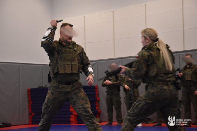 Nowi instruktorzy taktyki i technik interwencji w WOT