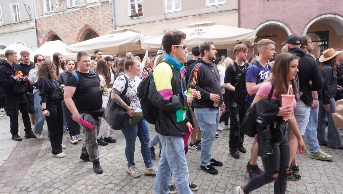 Kortowiada 2024. Parada Wydziałów przeszła ulicami miasta. Studenci tłumnie wzięli udział w imprezie