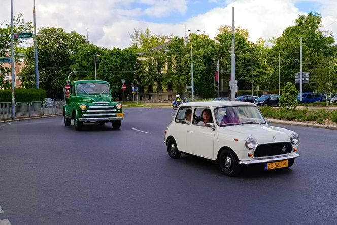Parada zabytkowych pojazdów w Szczecinie