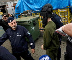 19-latek dokonał ataku w szkole w Ostrołęce. Został doprowadzony do prokuratury