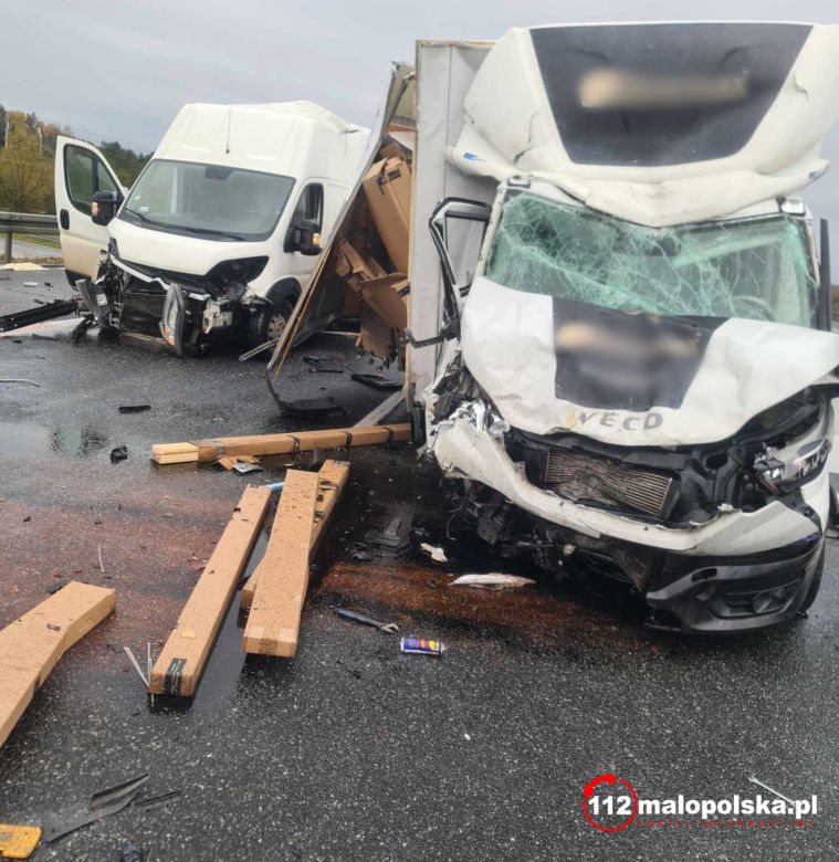 Autostrada A4 w kierunku Rzeszowa zablokowana po kolizji dwóch aut dostawczych