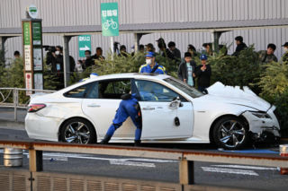 Horror. Wjechał autem w pieszych! Dwie osoby bez oznak życia, 11 rannych