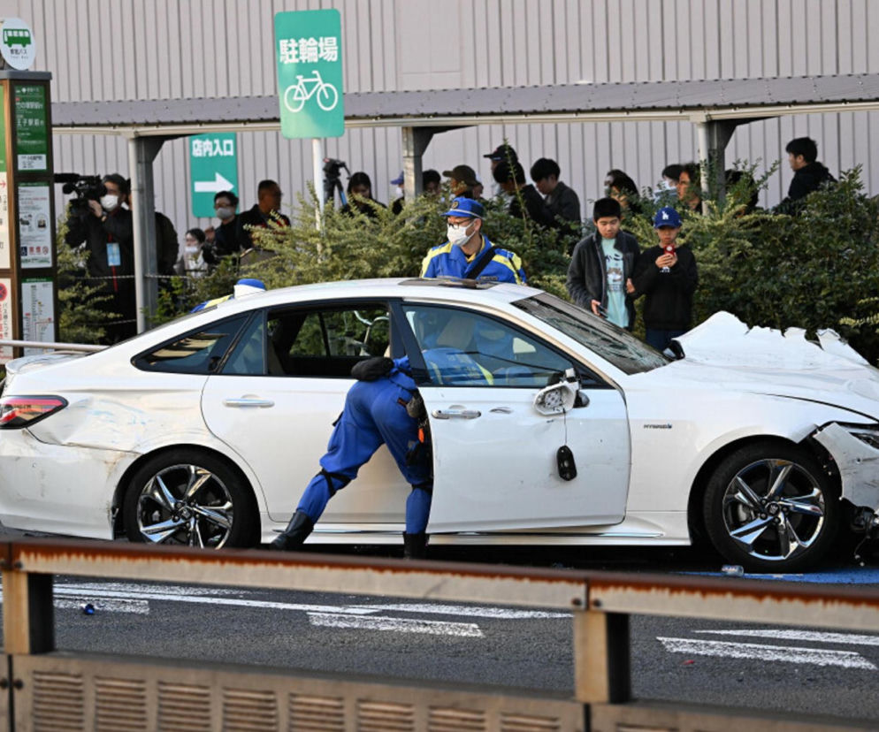 Japonia/ Samochód wjechał w pieszych w Tokio; dwie osoby bez oznak życia, kilkoro rannych
