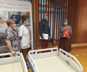 Szpital dziecięcy otrzymał specjalistyczne łóżka. To zasługa policjanta z Olsztyna