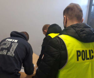 Rawicz. Przyszli do mieszkania 25-latka. Tam doszło do rozboju