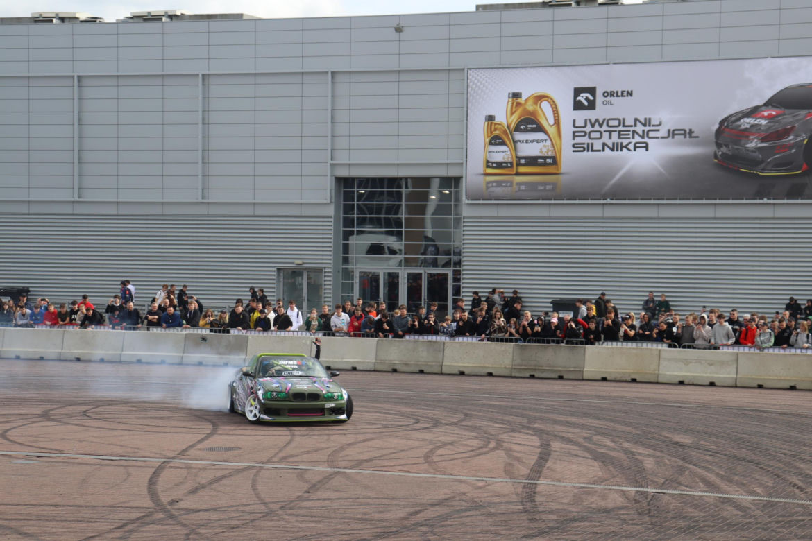 Poznań Motor Show 2024: Tak wyglądają pokazy driftu