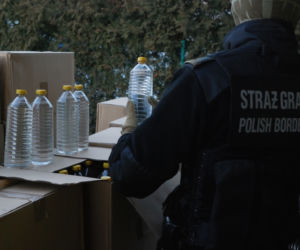 Straż graniczna uderzyła w bimbrowników. Skonfiskowali tysiące litrów alkoholu