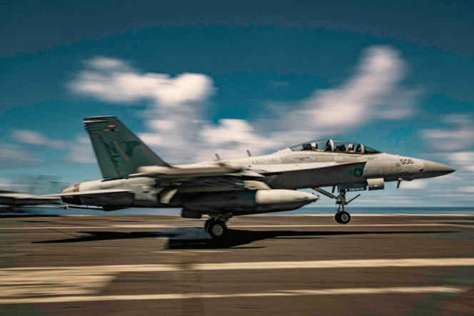 Super Hornety nie pójdą szybko na emeryturę. US Navy inwestuje w modernizacje