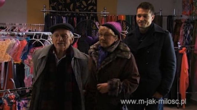 M jak miłość odc. 1060. Lucjan (Witold Pyrkosz), Barbara (Teresa Lipowska), Tomek (Andrzej Młynarczyk)
