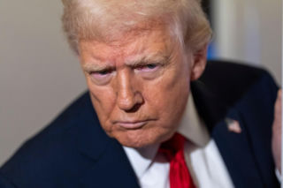 Pierwszy rok prezydentury Trumpa. Ekspert: dezinformacja, półprawdy i ataki na przeciwników