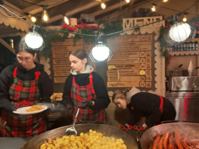 Jarmark Bożonarodzeniowy 2025 na Rynku Głównym w Krakowie. Jedzenie drogie jak nigdy