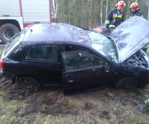 Wypadek na trasie Orzysz - Ełk.  Dachowanie osobówki
