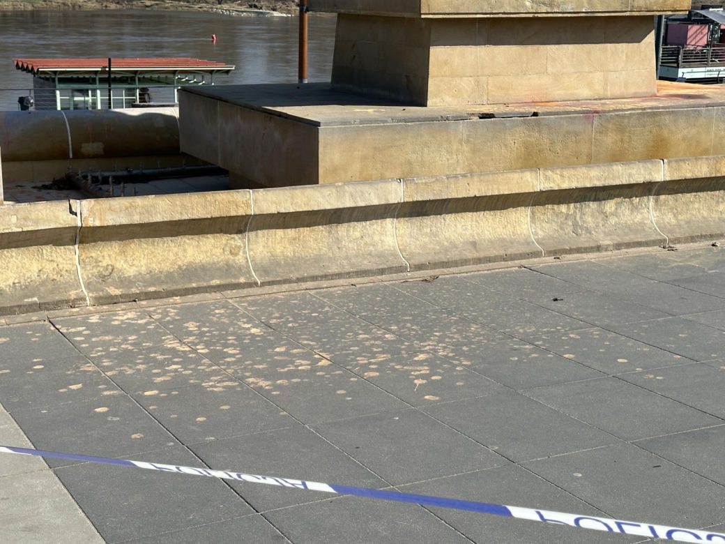 Zniszczyły pomnik Syrenki. Ich odpowiedź szokuje: „Nie chciałyśmy”. Urzędnicy planują czyszczenie monumentu