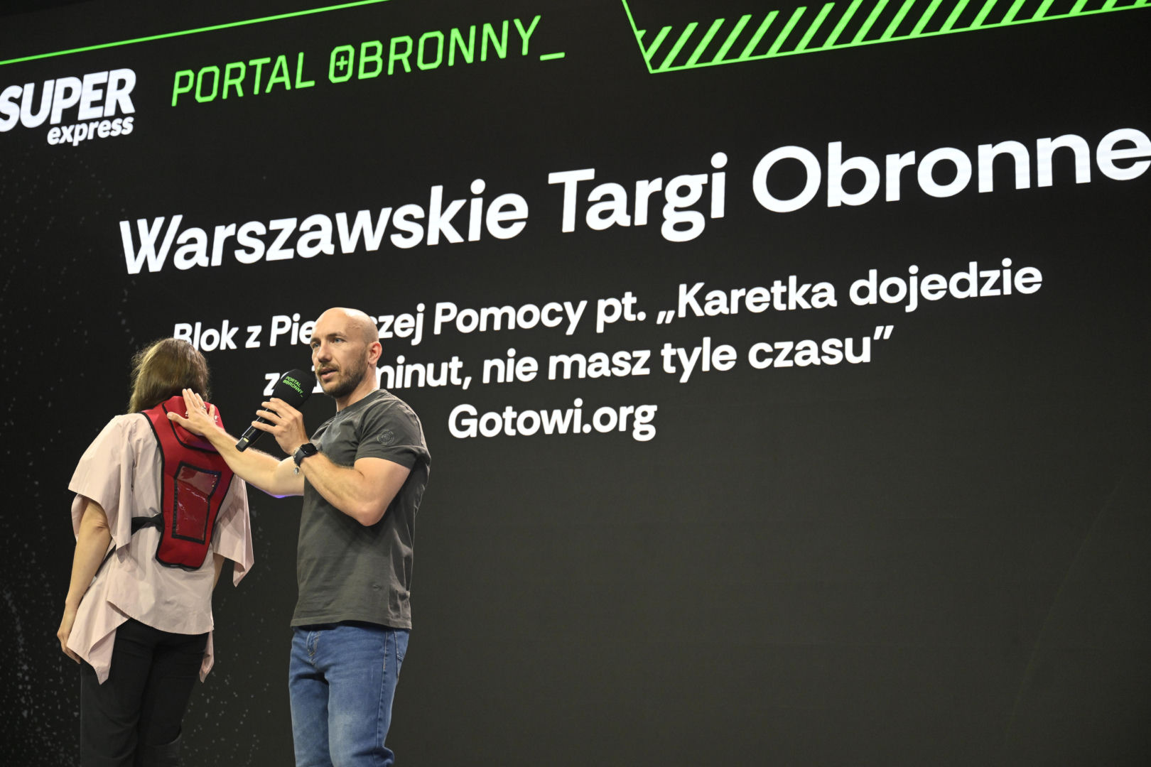 Warszawskie Targi Obronne. Scena Biała Blok z Pierwszej Pomocy pt. „Karetka dojedzie za 12 minut, nie masz tyle czasu”