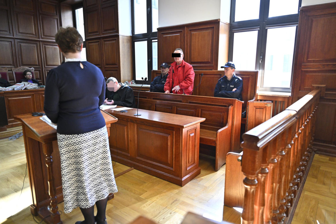 Proces w sprawie zabójstwa niemieckich emerytów. Sędzia do oskarżonego, który się nie przyznaje, ale ma dużo do powiedzenia: "Brzmi to tak, jakby pan tam był"