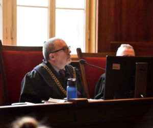 „Pan Frytka” i jego kolega stanęli przed sądem za brutalny gwałt w Toruniu