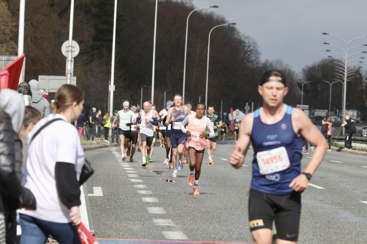 17. Półmaraton Warszawskie. Gigantyczne utrudnienia w stolicy. Ulicami przebiegnie 15 tysięcy osób!