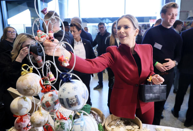 Marta Nawrocka w czerwieni