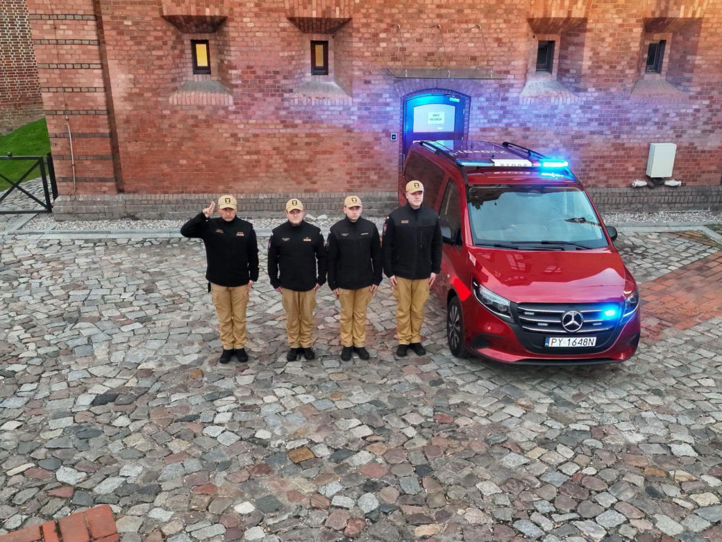 Strażackie syreny zawyły dla poległych kolegów. Żegna ich cała Polska