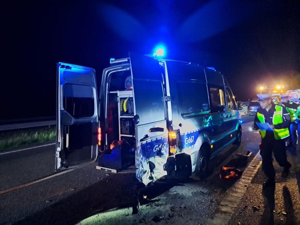 Wypadek na A4 pod Tarnowem. Kierowca wjechał w zabezpieczone miejsce innego zdarzenia