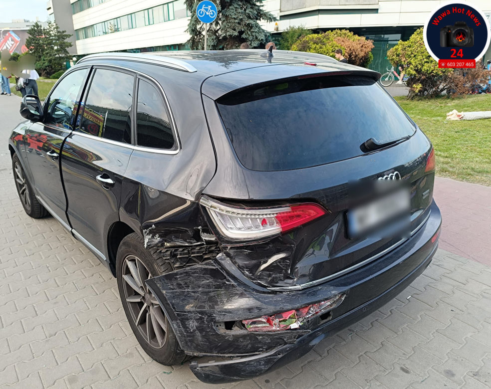 Wypadek w Al. Jerozolimskich. Kierowca z epilepsją wjechał w barierki