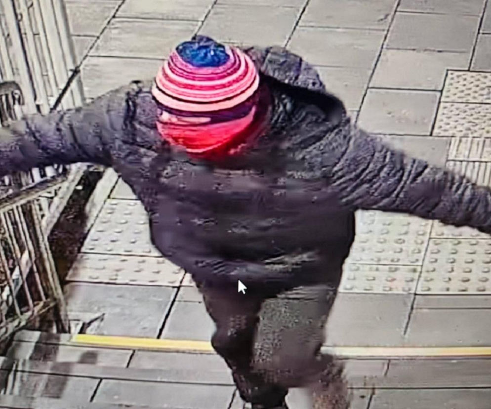 Z zemsty podpalił posterunek policji. Myślał, że czapka i szalik uchronią go przed odpowiedzialnością