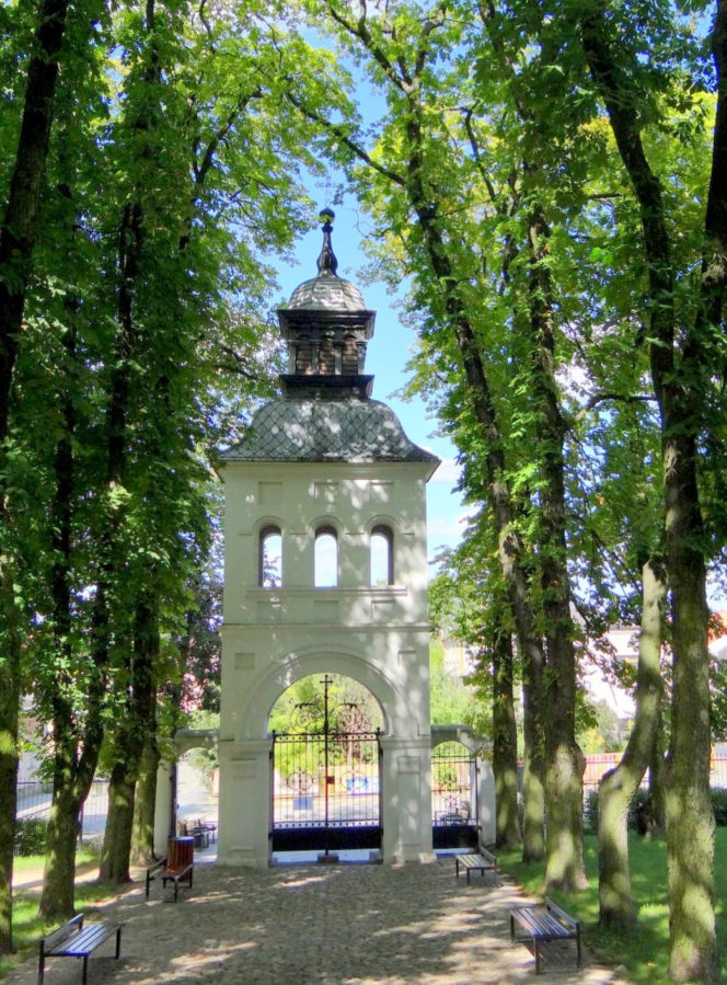 Jeden z najpiękniejszych pałaców znajduje się w województwie łódzkim. Jest dumą średniowiecznego miasta