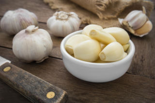 Jesz czosnek codziennie? Może wpływać na ciśnienie i cholesterol
