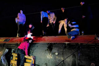 Tragedia na kolei. Pociągi wypadły z torów, nie żyją co najmniej 2 osoby