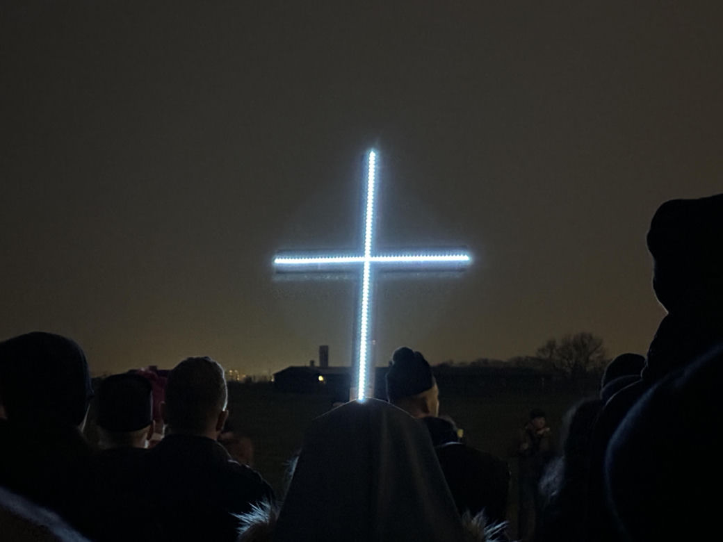 Ogrom wiernych przybył na Drogę Krzyżową na Majdanku. Mamy zdjęcia!