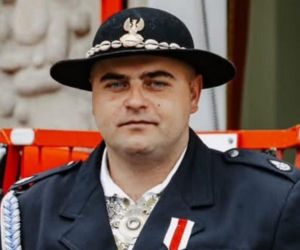Krzysztof wracał z obchodów Święta Wojska Polskiego. Nagle wjechał w niego samochód. Żołnierz i strażak walczy o zdrowie