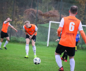 Start Toruń wygrywa po zaciętym meczu w Klamrach - zdjęcia z meczu