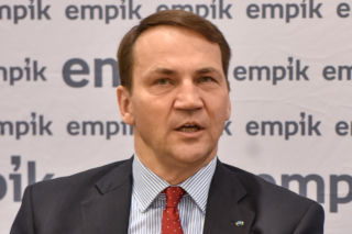Sikorski ostro o PiS! Mówi, co się stanie, jak partia Kaczyńskiego wygra wybory