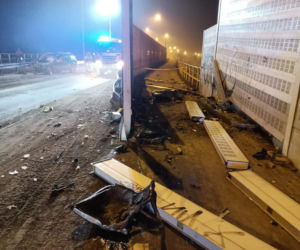 Wypadek w Iławie. 22-letni kierowca ROZBIŁ MERCEDESA. O mały włos nie zginął [ZDJĘCIA]