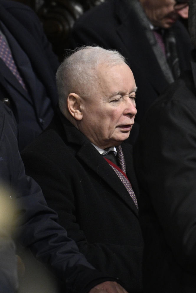 Msza za ofiary Smoleńska w Archikatedrze. Obecni Nawrocki i Kaczyńska