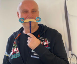 Movember w psychiatryku w Gdańsku. Dyrektorzy noszą wąsy od pacjentów