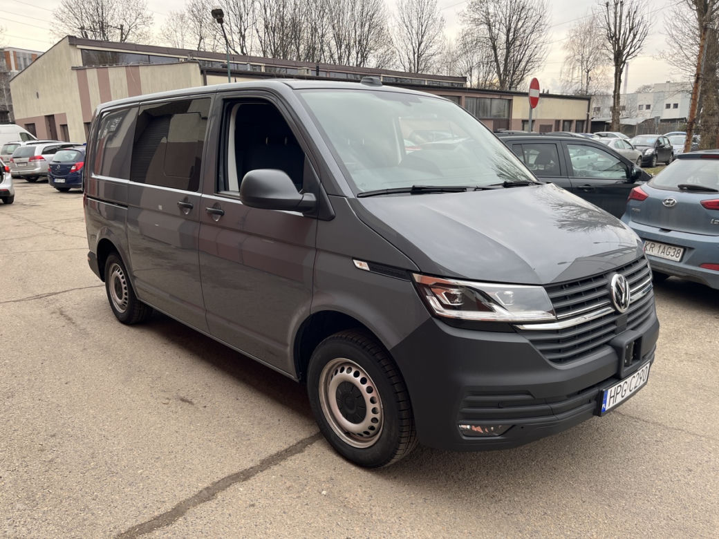 Małopolscy policjanci otrzymali radiowozy służące do przewozu psów służbowych